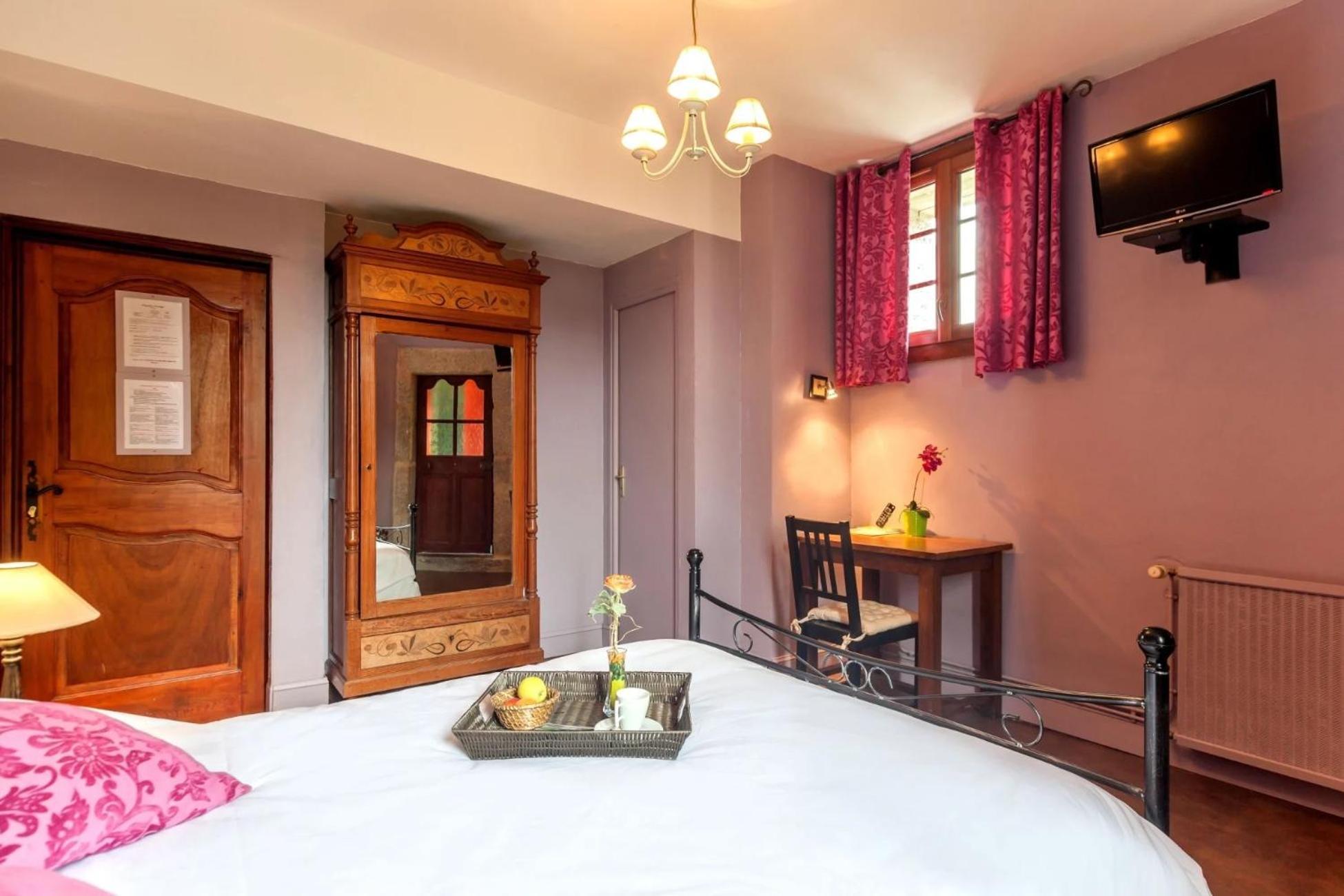 Domaine Le Prieure Hotel Chaumont-le-Bourg Room photo