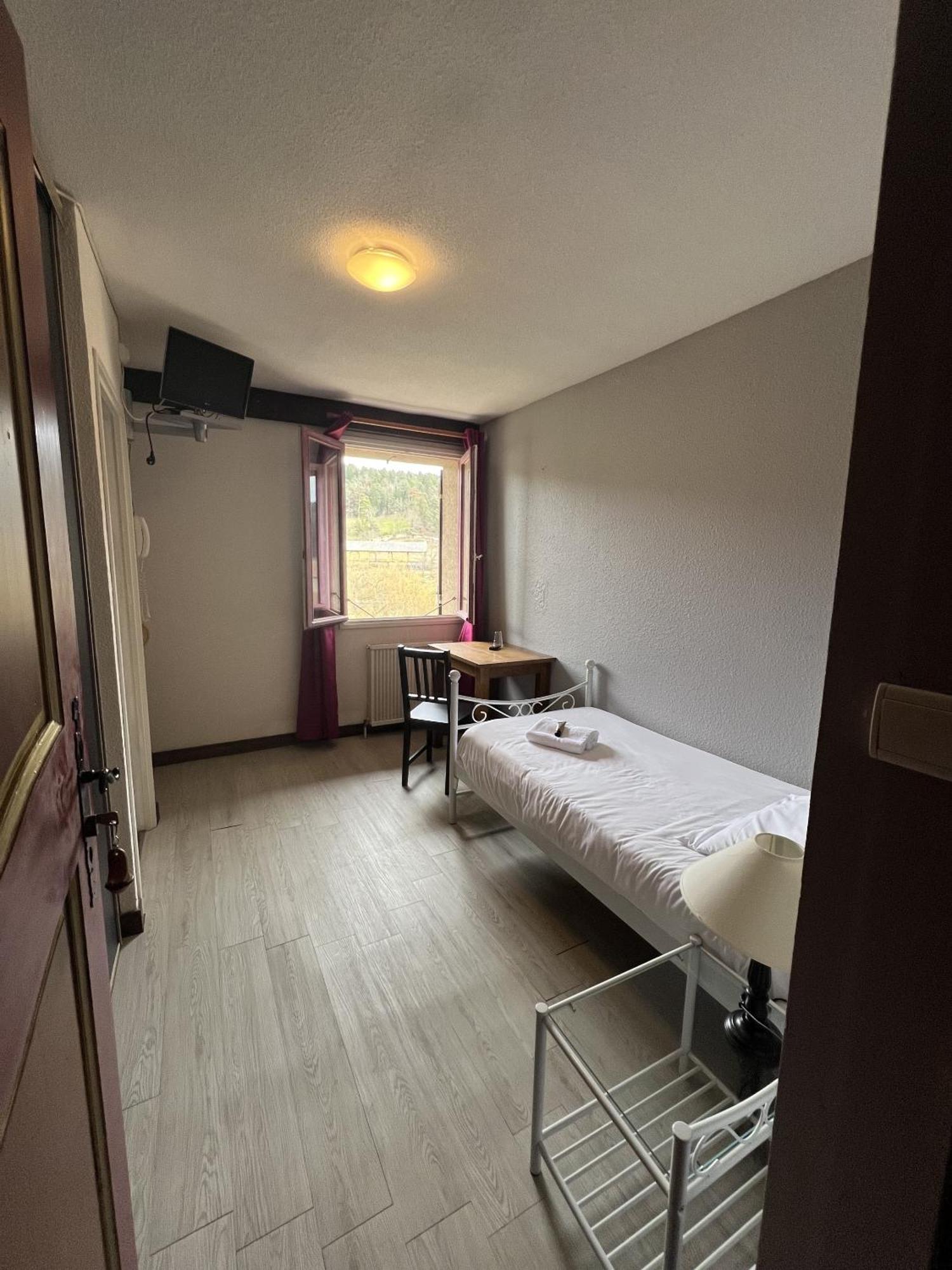 Domaine Le Prieure Hotel Chaumont-le-Bourg Room photo
